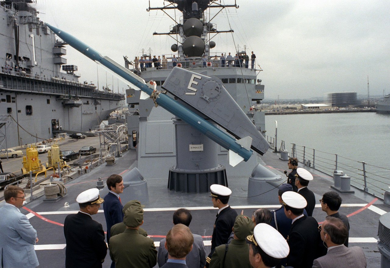 Chinese Delegation Visits USS Fox