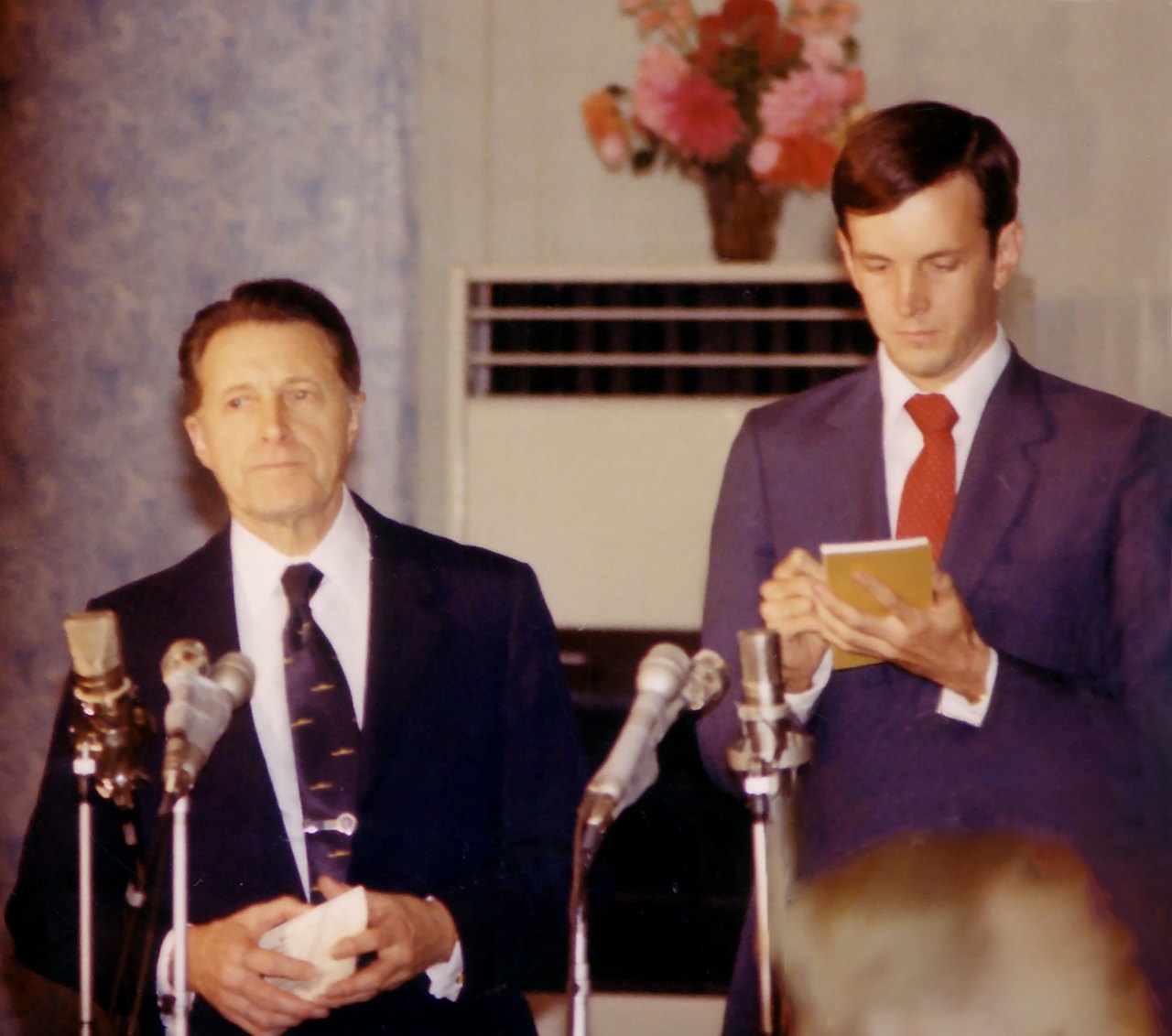 Weinberger offers toast