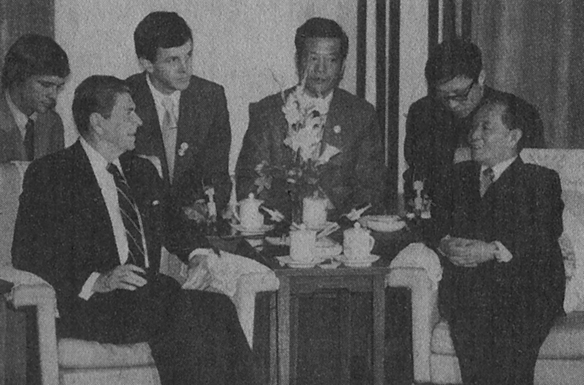 Reagan and Hu meeting