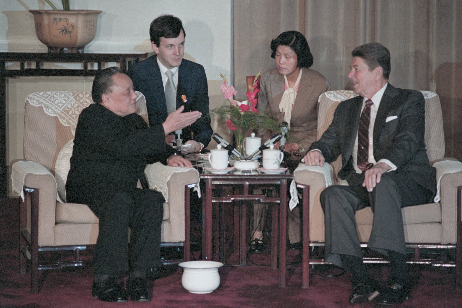 Reagan and Deng meet in Beijing