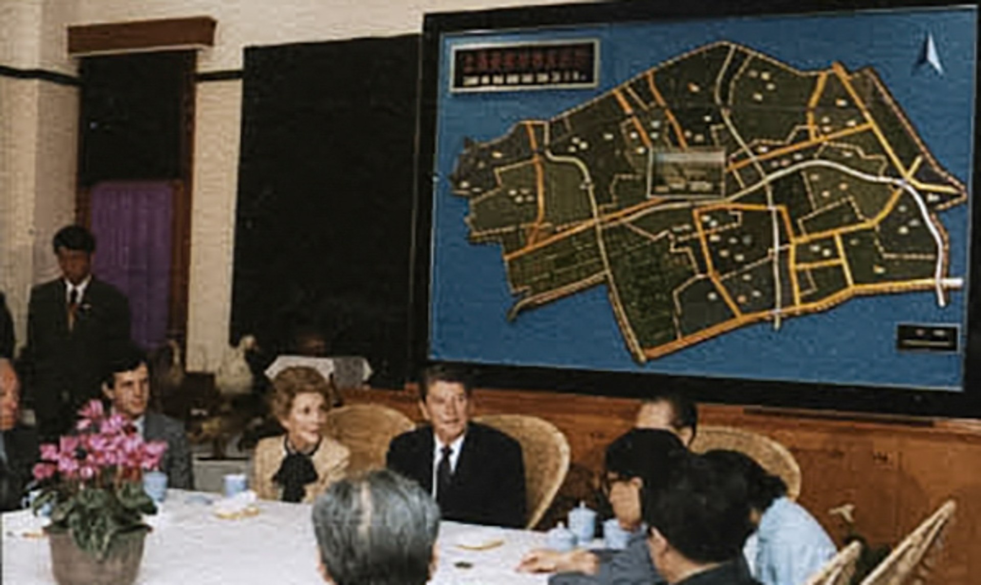 Reagan visits Hongqiao