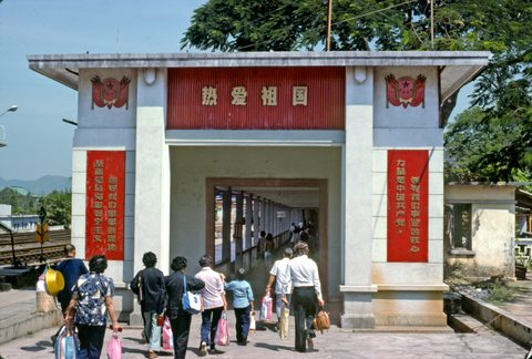 Crossing Lo Wu bridge