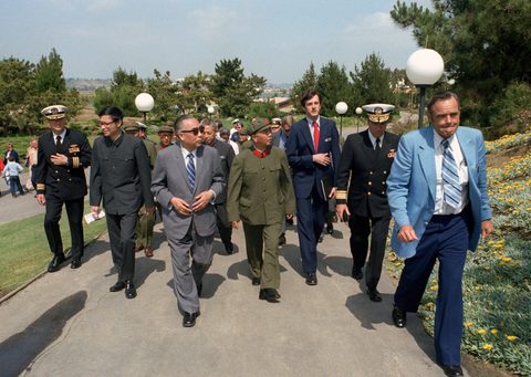 Chinese Military Delegation Visits Sea World