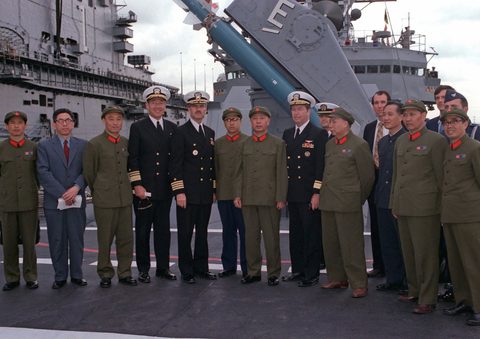 Chinese Delegation Visits USS Fox