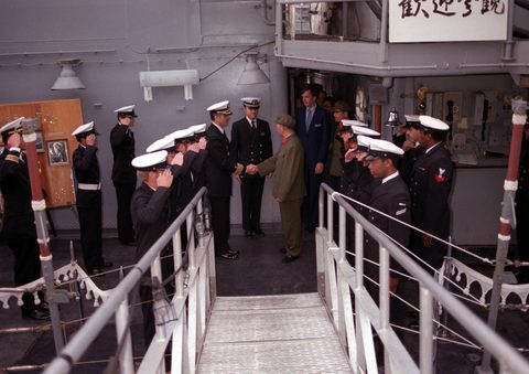 Chinese Delegation Visits USS Fox