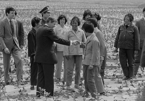 Reagan meets farmers